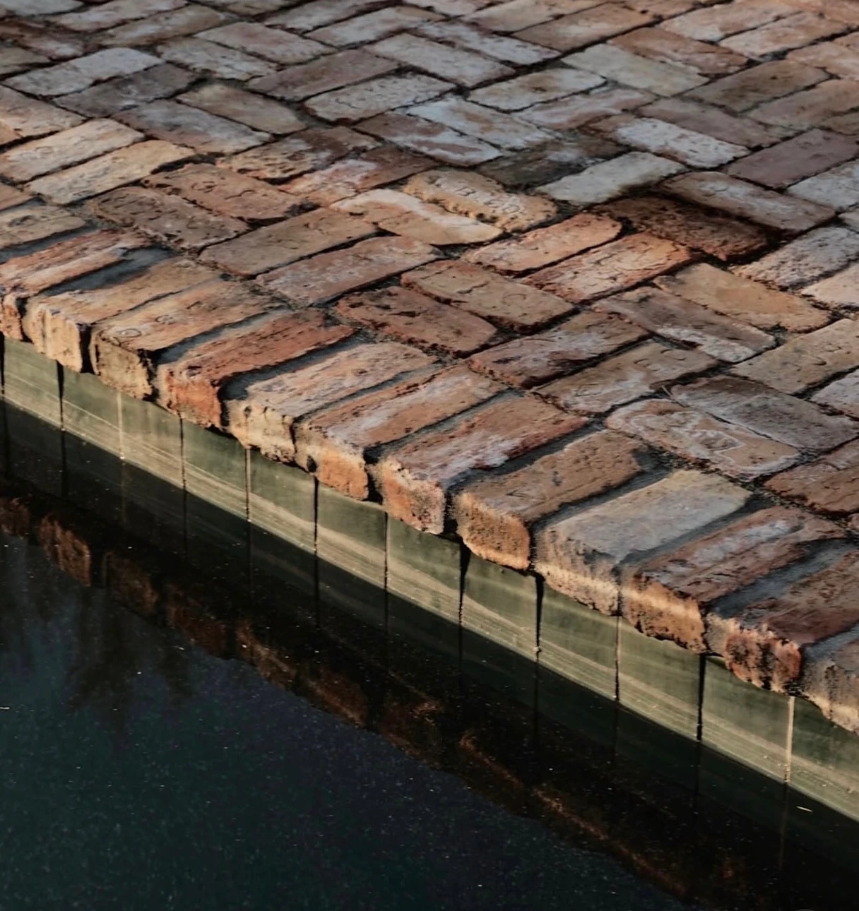Antique Brick Pool Coping